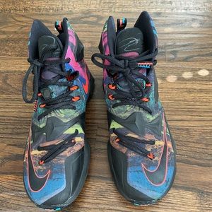 Nike LeBron 13 Akronite size men’s 9